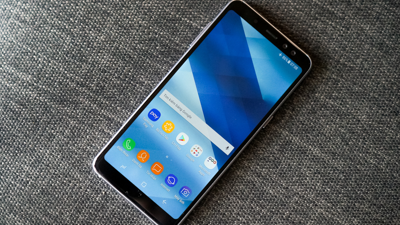 Galaxy A8 2018 Bỏ nút Home cứng huyền thoại