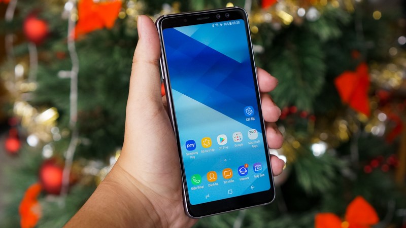 Galaxy A8 2018 nhỏ gọn với màn hình 5.5 inch