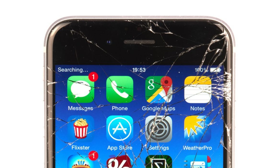 Việc thay thế màn hình điện thoại bị vỡ rất tốn kém và tốn nhiều thời gian