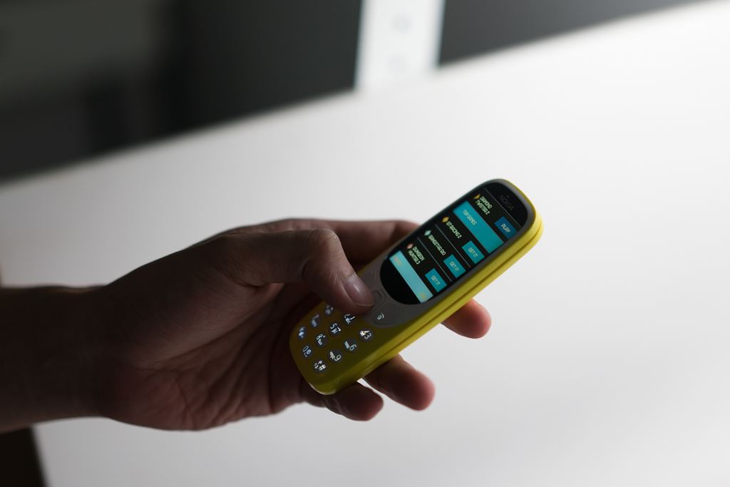 Là chiếc điện thoại cơ bản với tính năng chính gồm nghe/gọi điện thoại, nghe nhạc, Radio FM... HMD tuyên bố Nokia 3310 (2017) có thể trụ được gần 1 tháng ở chế độ chờ, hoặc đàm thoại liên tục trong 22 tiếng.