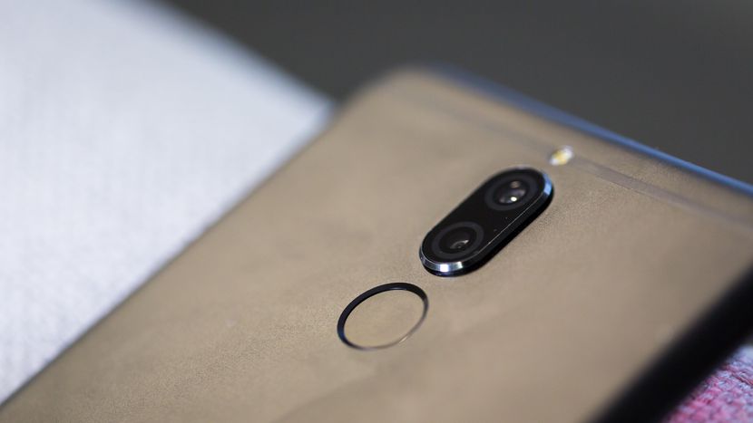 Huawei Mate 10 Lite có Camera kép xóa phông mặt sau của máy