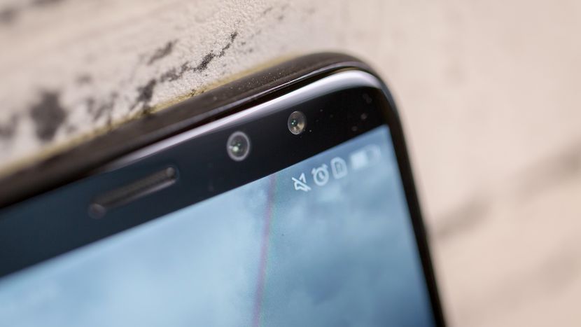 Huawei Mate 10 Lite có Camera kép tự sướng đằng trước