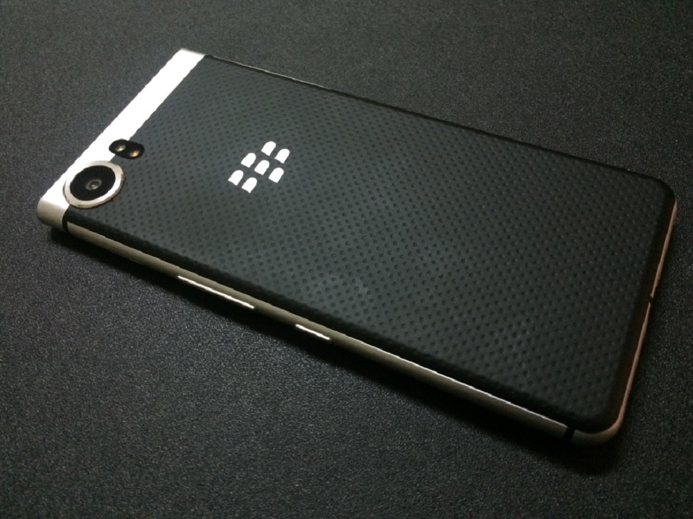 BlackBerry KEYone mang trên mình thiết kế khá đặc biệt​