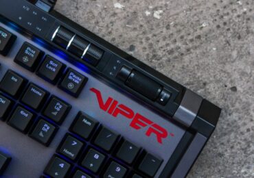 Bàn phím game Patriot Viper V770 với kê tay đầu rắn