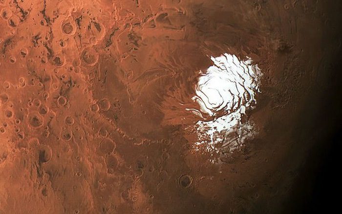 Phát hiện hồ nước rộng 20 km dưới bề mặt sao Hỏa